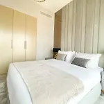 Luxury Burj Royale Apt Balcony Burj Khalifa View