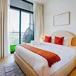 Stylish Jvc 1 Bedroom Sanctuary