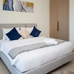 Downtown Dubai 2Br Apartment In Act Towers Near Burj Khalifa