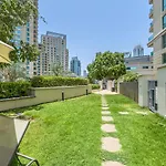 Savis Home- Stunning City & Vibrant Dubai Marina