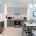 Luxury Escapes - Stylish 2Br Apt With City View In Forte Downtown