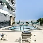 Higuests - Stylish Urban Studio Escape In Waves Tower By Kasco