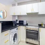 Lux Marina View Prime Location Near Beach