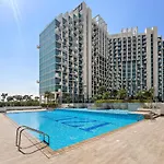 Stunning Studio W Pool & Gym