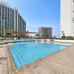Stunning Studio W Pool & Gym