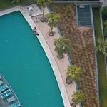 Luxury 1-Br Waterfront Living