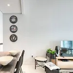 Bright & Serene Flat In The Marina, By Only Stays
