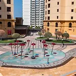 Beautiful 1 Bedroom By The Beach