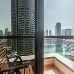 Beautiful 1 Bedroom By The Beach