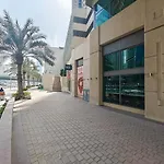 Marina Oasis Cozy 1-Bed Flat With Stunning Views