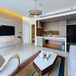 Modern 1Br Panoramic View, West Avenue