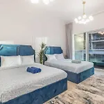 Stunning 2Br In The Heart Of Marina