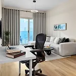 Modern Renovated Spacious Studio Apt With Pool, Gym & Jacuzzi Access In Dubai Marina, Step To Metro