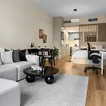 Modern Renovated Spacious Studio Apt With Pool, Gym & Jacuzzi Access In Dubai Marina, Step To Metro