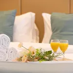 Damac Maison Mall Street 2 Bedroom Deluxe Apartment, 1 Minute Walk To Dubai Mall