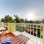 The Lakes - Contemporary Three Bedroom Villa