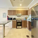 Homes 2 Retreat - Chic 1Br With Balcony & Lake Views In Jlt