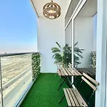Homes 2 Retreat - Cozy Studio With Balcony & Desert Views In Damac Hills 1