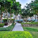 New Stunning 2Br With Burj Khalifa View & Dubai Mall Tunnel Access