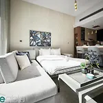 Elegant 1-Bedroom With Stunning Lake View In Jlt