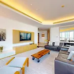 Horizon - Spacious Four Bed In The Marina