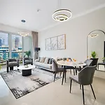 1Br Stunning Canal & Burj View, Luxury Stay At Fairview Residency