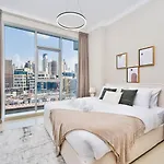 1Br Stunning Canal & Burj View, Luxury Stay At Fairview Residency
