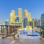 Stylish Studio With Stunning Marina Canal Views Near To The Beach