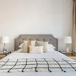 Cozy Studio Apartment With Downtown Views