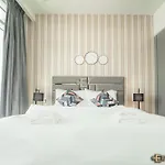 Breathtaking 1 Bed Palm View Apartment