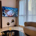 Modern One-Bedroom In Heart Of Marina