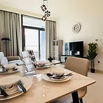 Oyo 1349 Home Burj Crown Luxury 1Bed Apartment