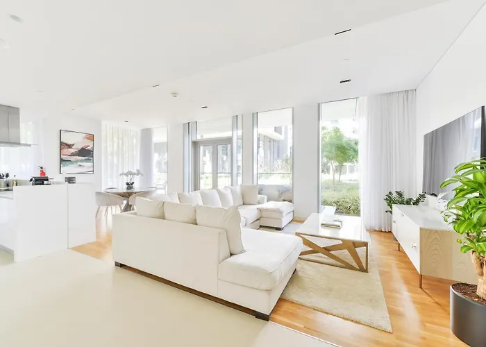 Elegant 2+ 1 Bedroom With Fantastic Views Of Ain Dubai