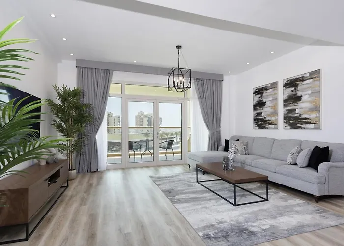 Luxe 1Br With Palm Skyline View & Easy Mall Access