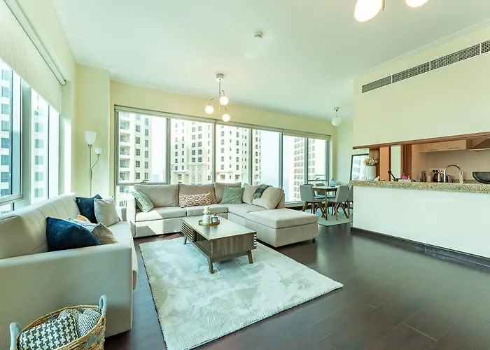 Dubai Marina Apartment With Sea View, Pool And Gym