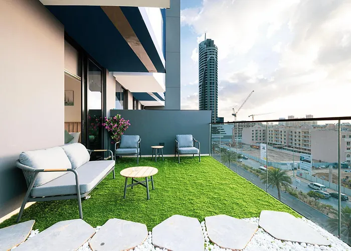 Spacious Balcony, 1Br, Pool, Full Kitchen At Jvc