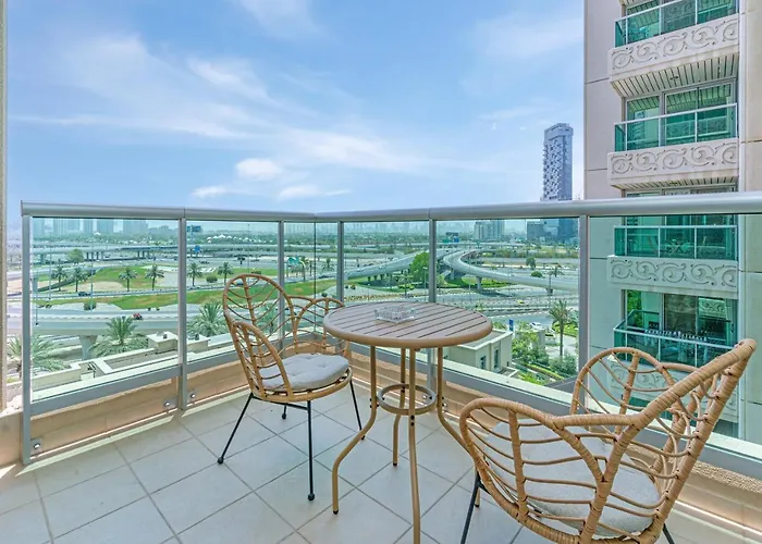Savis Home- Stunning City & Vibrant Dubai Marina