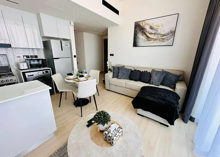 Fully Furnished Cozy 1Br In Jvc With Balcony