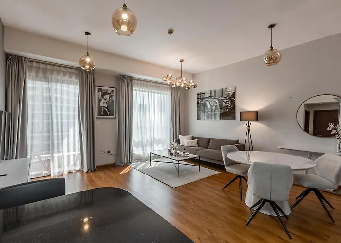 Beautiful 1 Bedroom By The Beach
