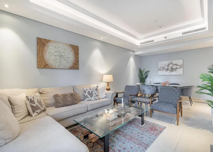 Absolutely Stunning 3 Bedroom Apartment In Downtown