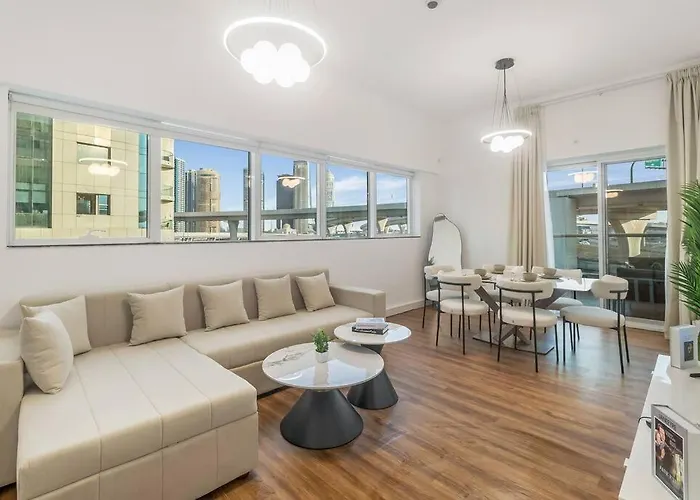 Stunning 2Br In The Heart Of Marina