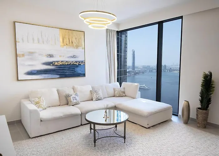 Beautiful 3Br With Canal View