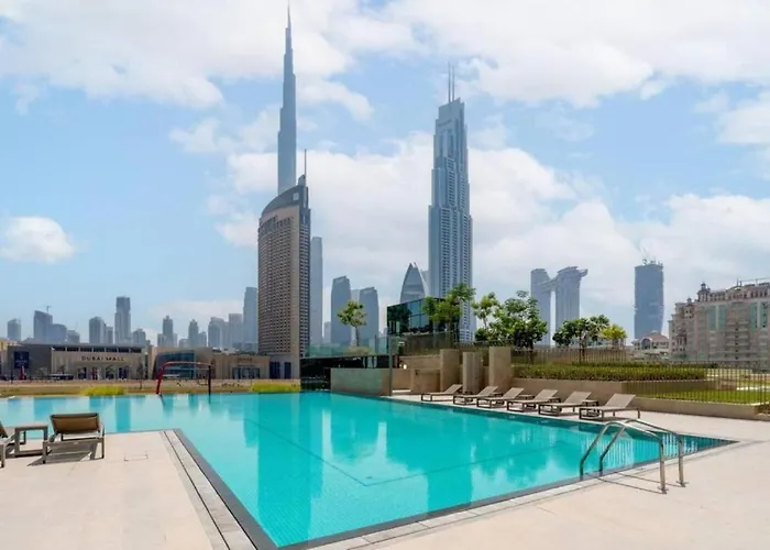 Chic & Luxurious Apartment With Burj Khalifa View