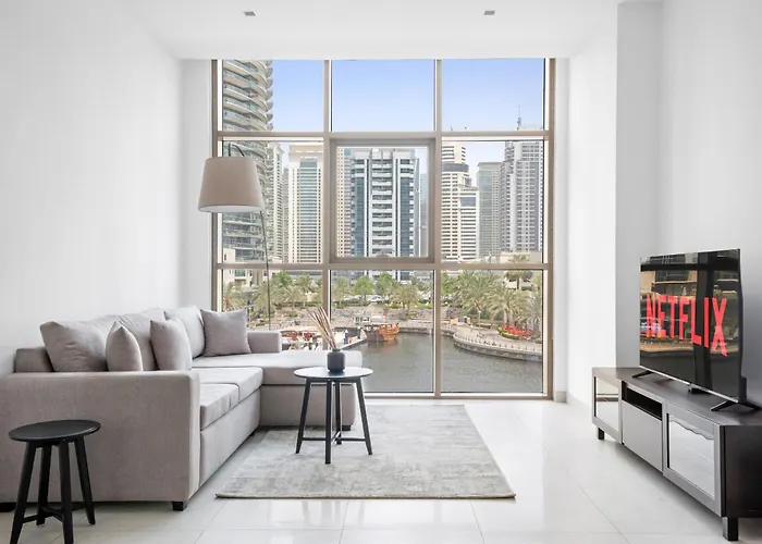 Vayk - Contemporary Marina-Front Apartment In A Top Location
