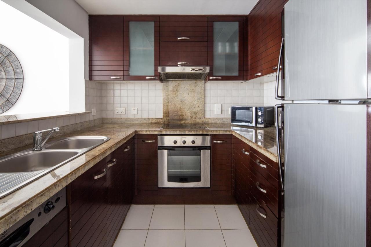 Frank Porter - Marina Tower Apartment