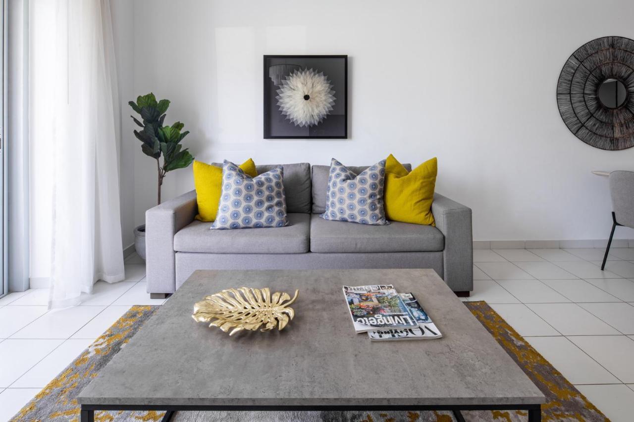 Frank Porter - Marina Tower Apartment