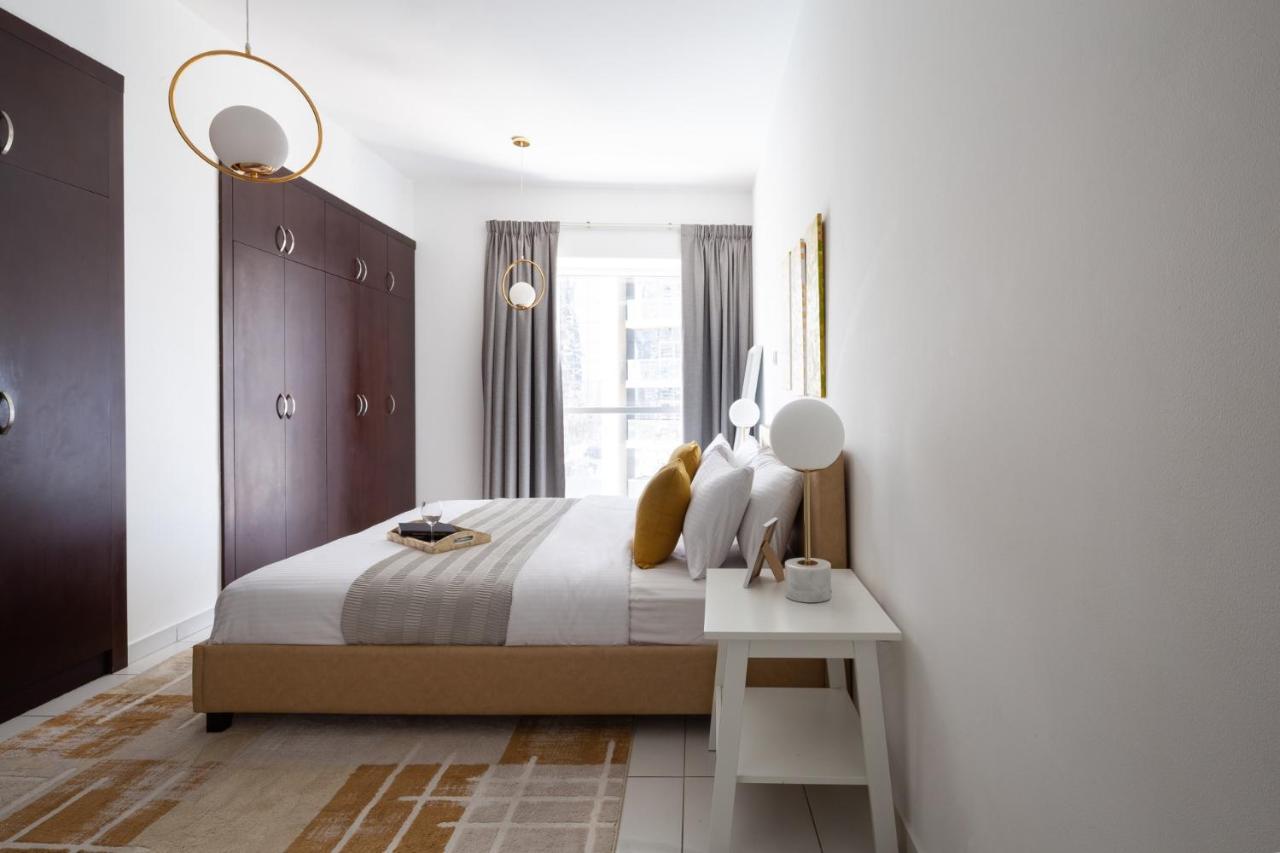 Frank Porter - Marina Tower Apartment