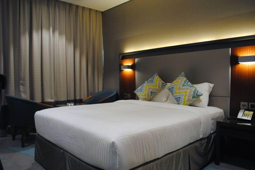 Hotel Versailles By Vieras 4*