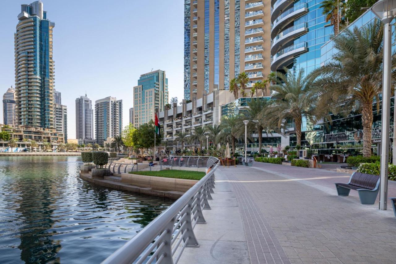 Frank Porter - Marina Tower Apartment Dubai