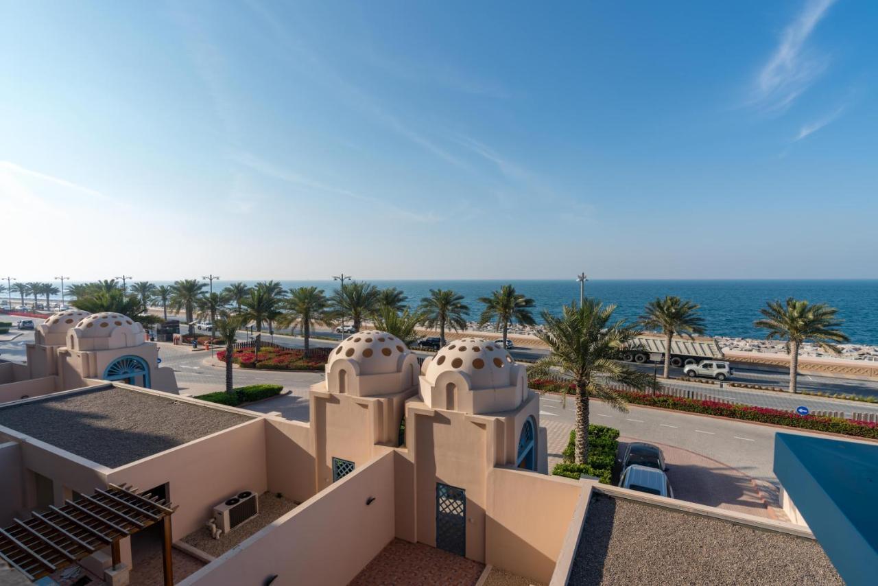 Apartment Globalstay At Palm Jumeirah Beachfront Paradise With Pool And Gym Dubai
